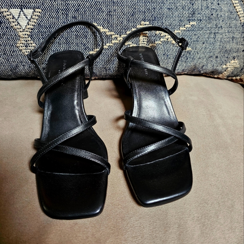 BANANA REPUBLIC FACTORY STRAPPY SANDAL size 7.5